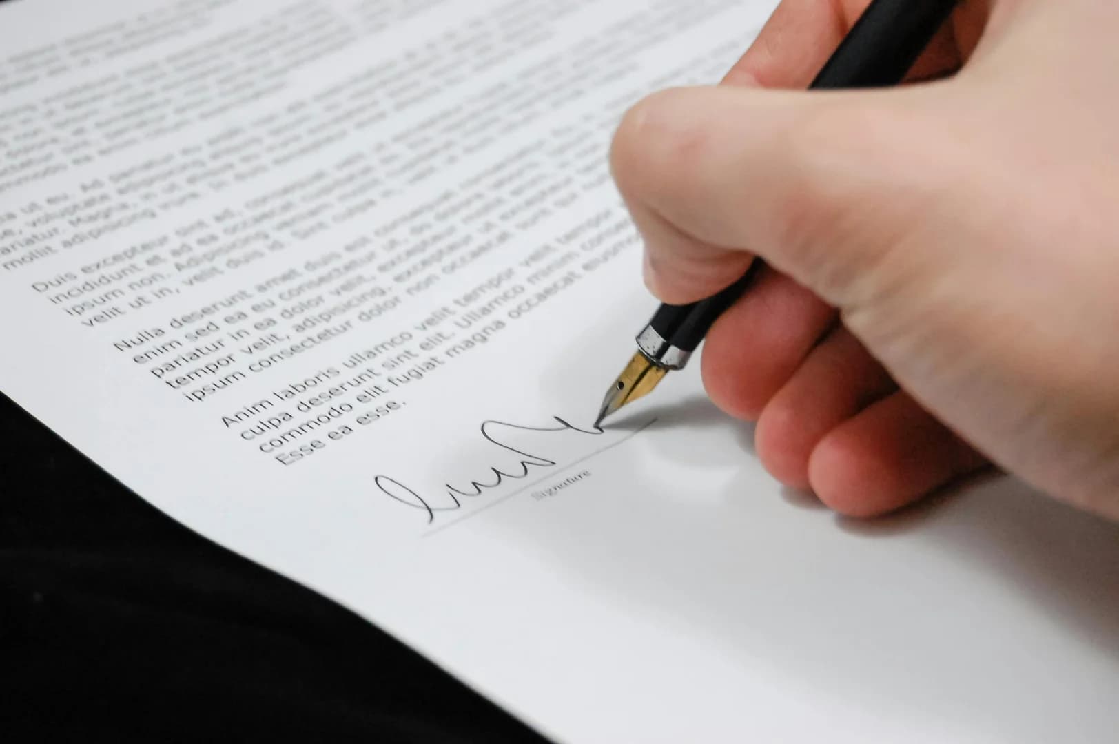 Contracts 101: The Do’s and Don’ts of Signing a Contract