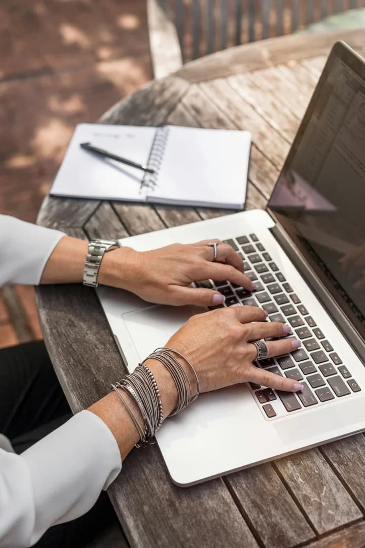 Top 3 Most Common AI Contract Customizations: ChatGPT vs. DocLegal.ai